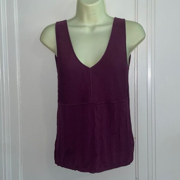 Evan Picone plum colored V neck sweater tank - Picture 1 of 7
